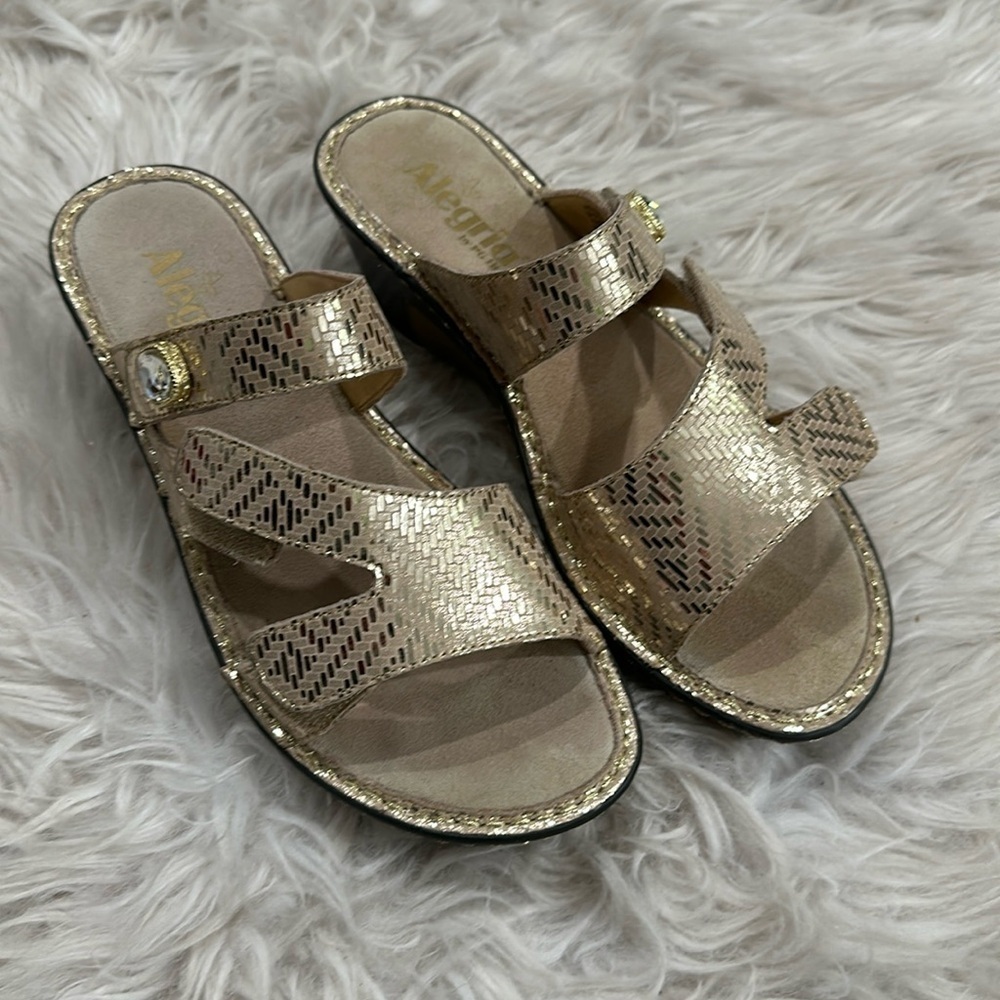 Alegria Dazzler Loti Gold Open Toe Wedge Sandal Slide Sz 38